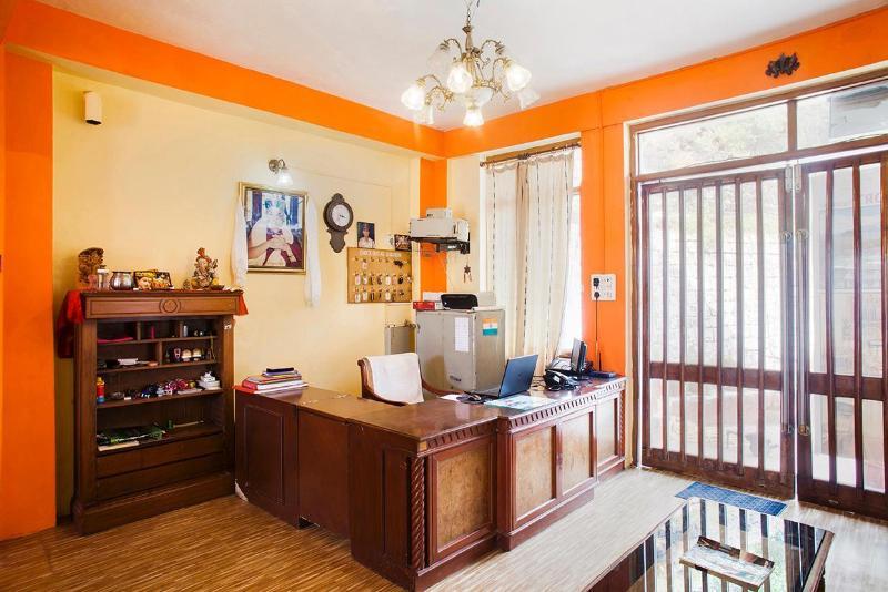 Oyo 28425 Dal Lake Resort 다람샬라 외부 사진