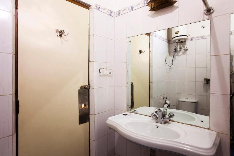 Oyo 28425 Dal Lake Resort 다람샬라 외부 사진