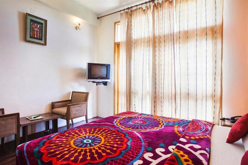 Oyo 28425 Dal Lake Resort 다람샬라 외부 사진