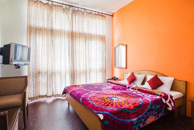 Oyo 28425 Dal Lake Resort 다람샬라 외부 사진