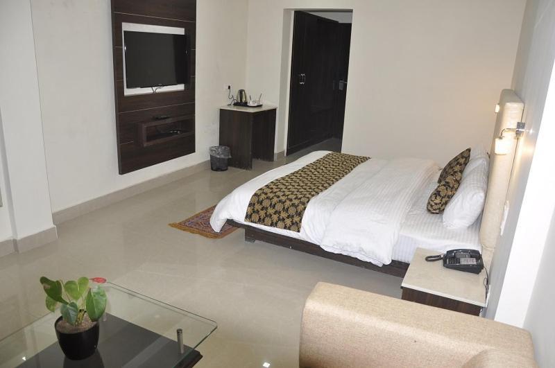 Oyo 28425 Dal Lake Resort 다람샬라 외부 사진