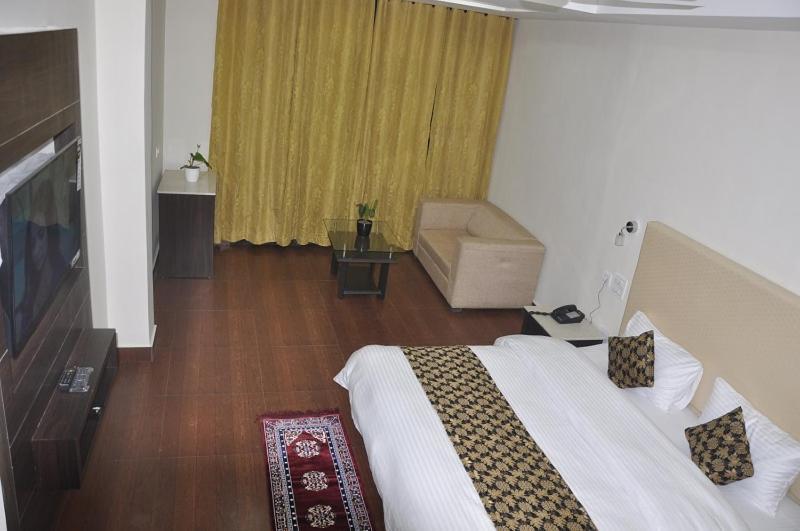 Oyo 28425 Dal Lake Resort 다람샬라 외부 사진